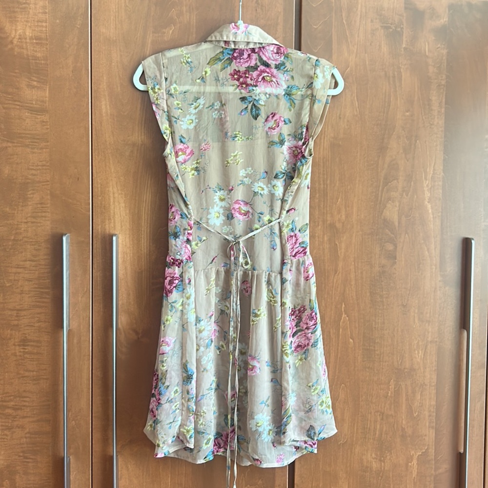 AMERICAN RAG chiffon over-lay dress.  Size S.  Pretty neutral beige with florals - Picture 6 of 8